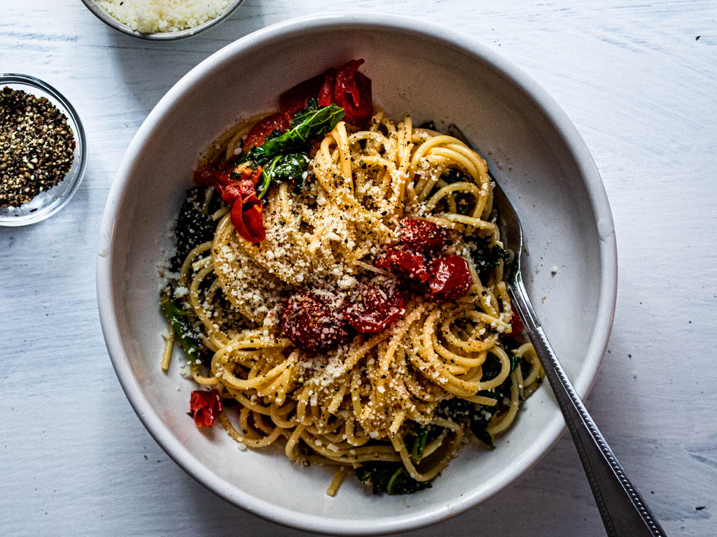 Spaghetti with Kale and Tomatoes Siriusly Hungry