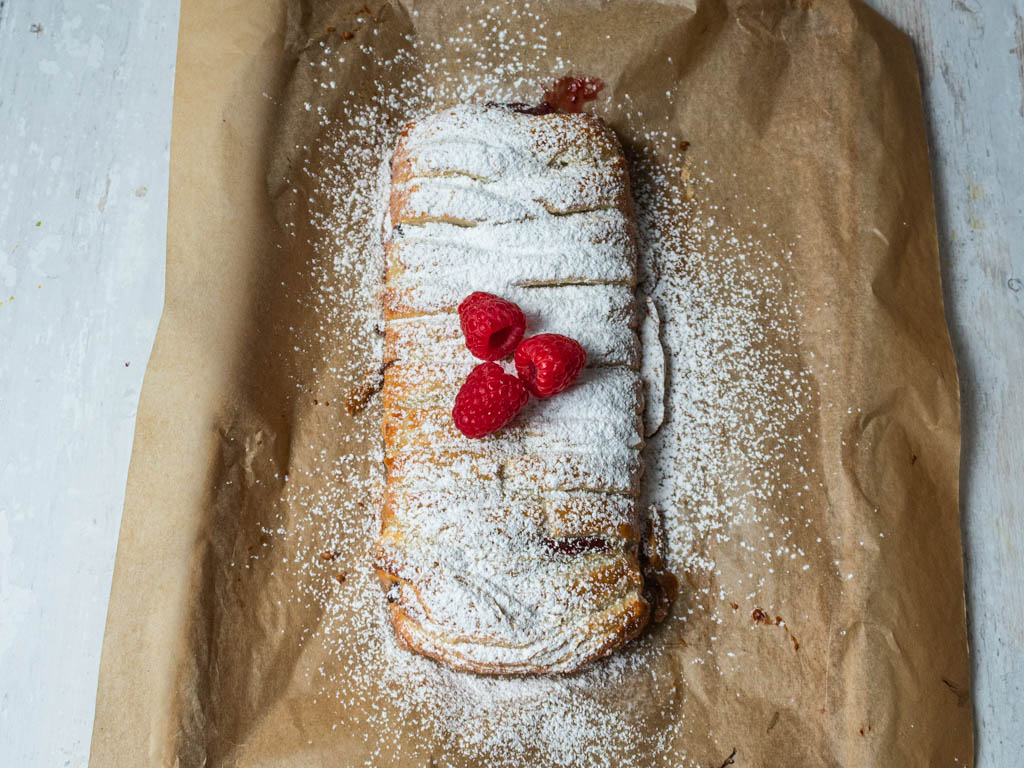 chocolate-raspberry-puff-pastry-siriusly-hungry