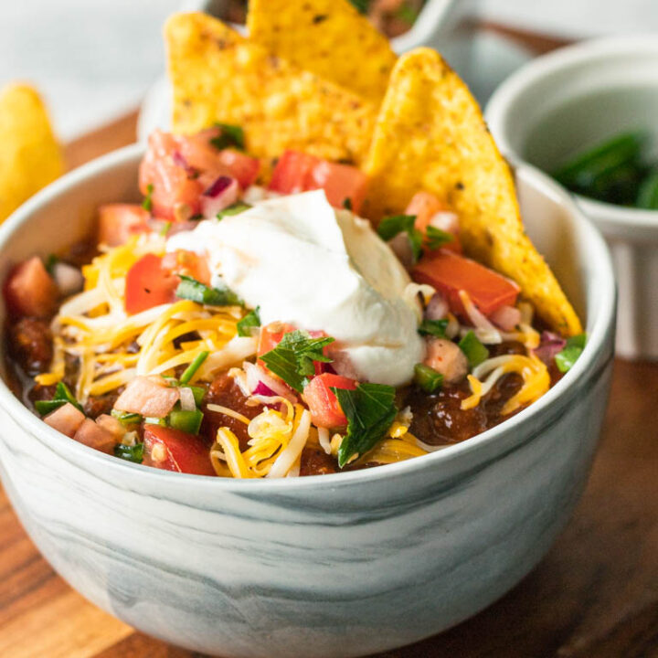 Easy Vegetarian Chili Recipe - Siriusly Hungry